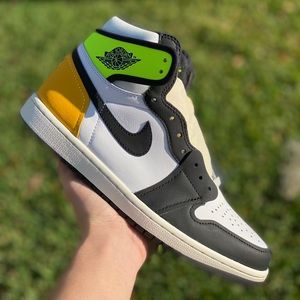 Air Jordan 1 Volt Gold Mens/GS New with box DSWT